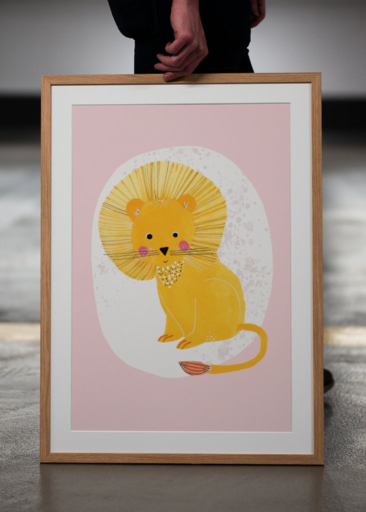 Lev s červenými tvářemi