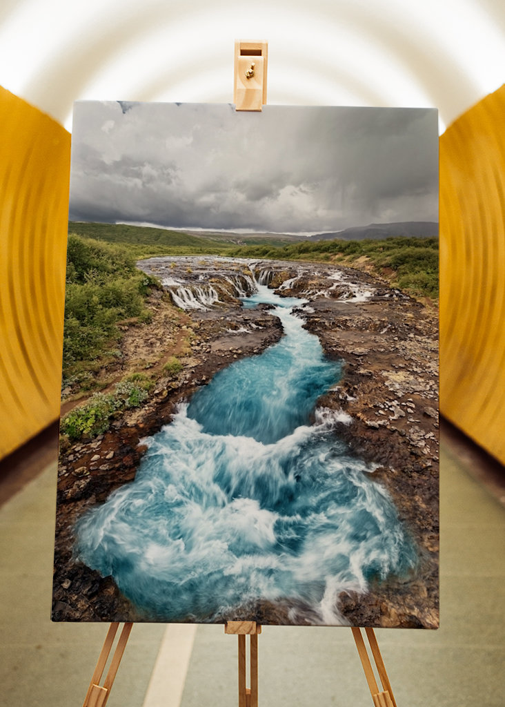 Wasserfall in Blautönen