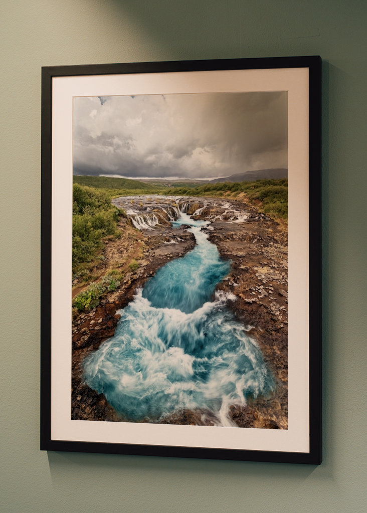 Wasserfall in Blautönen