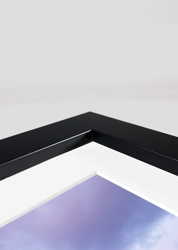 Holzstangen am Strand