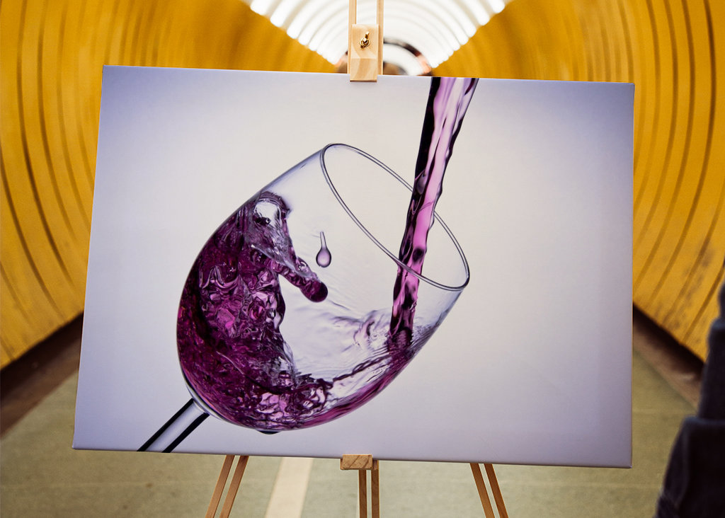 Červené víno ve sklenicích