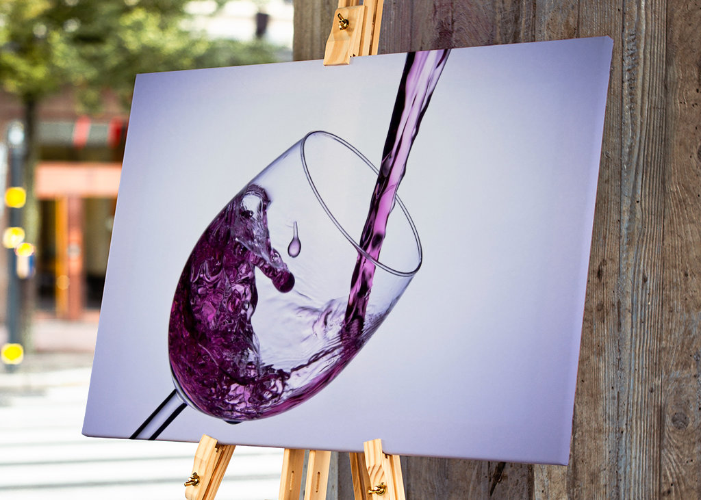 Červené víno ve sklenicích