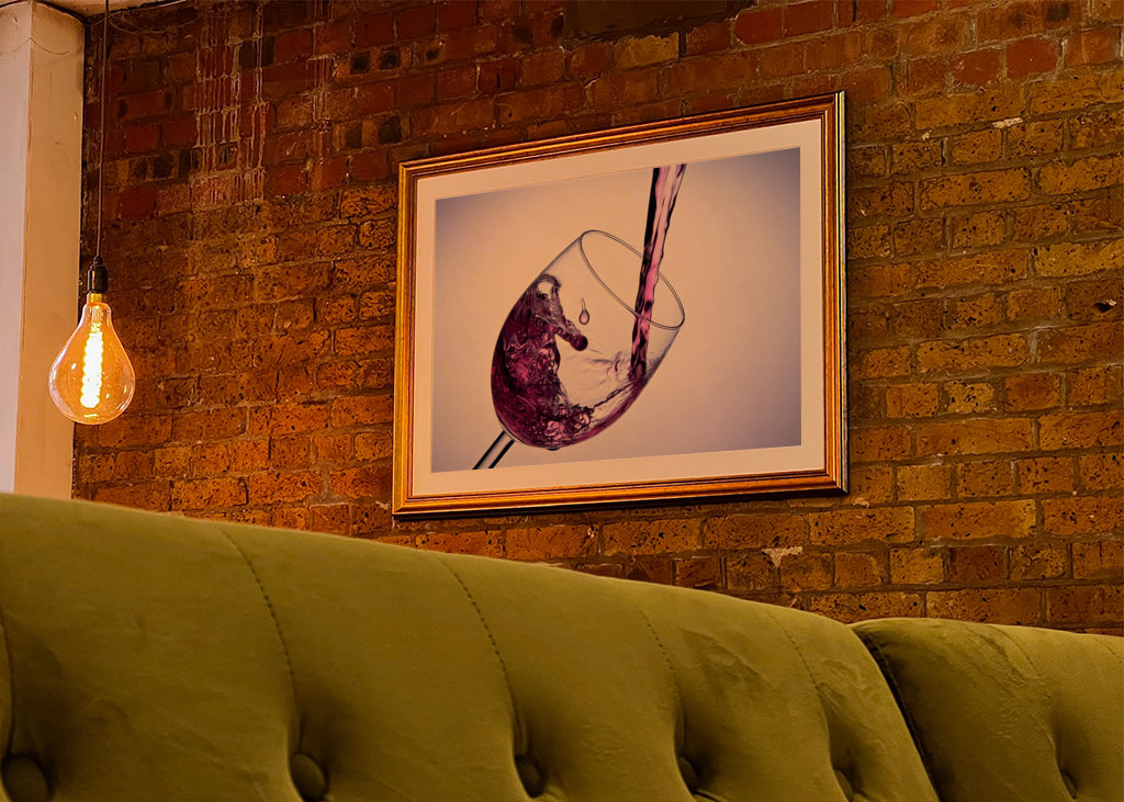 Červené víno ve sklenicích