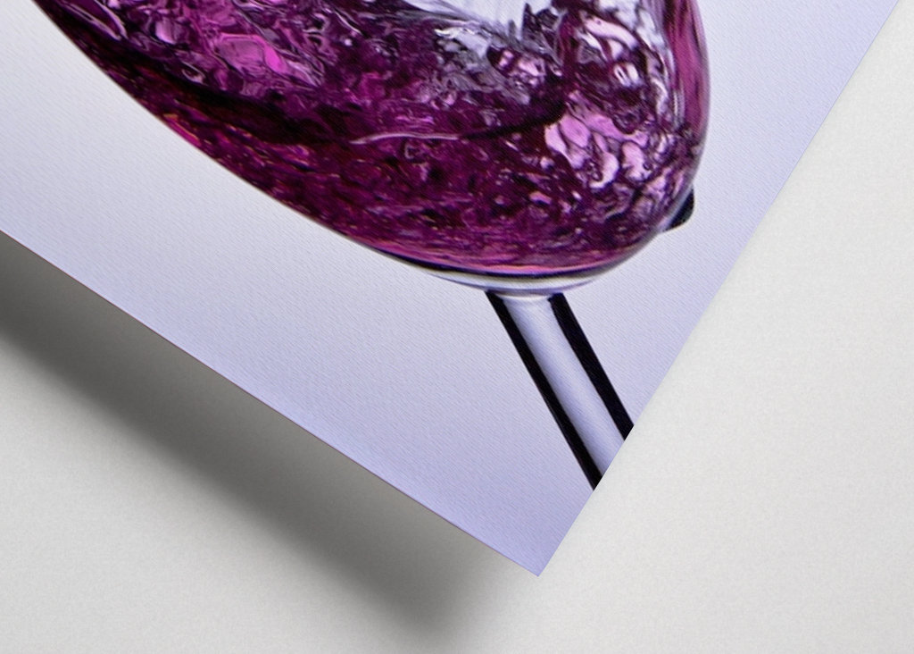 Červené víno ve sklenicích