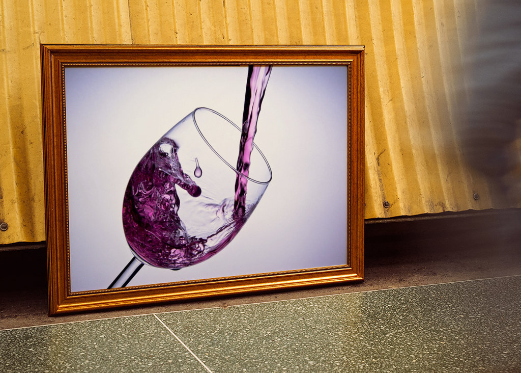 Červené víno ve sklenicích