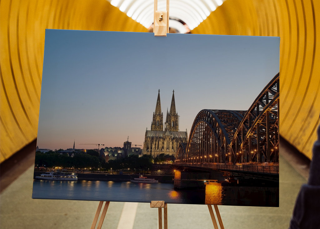 Der Kölner Dom bei Sonnenuntergang