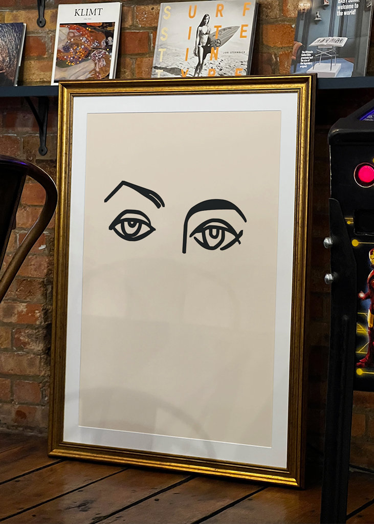 Kobiece oczy w beżowym plakacie