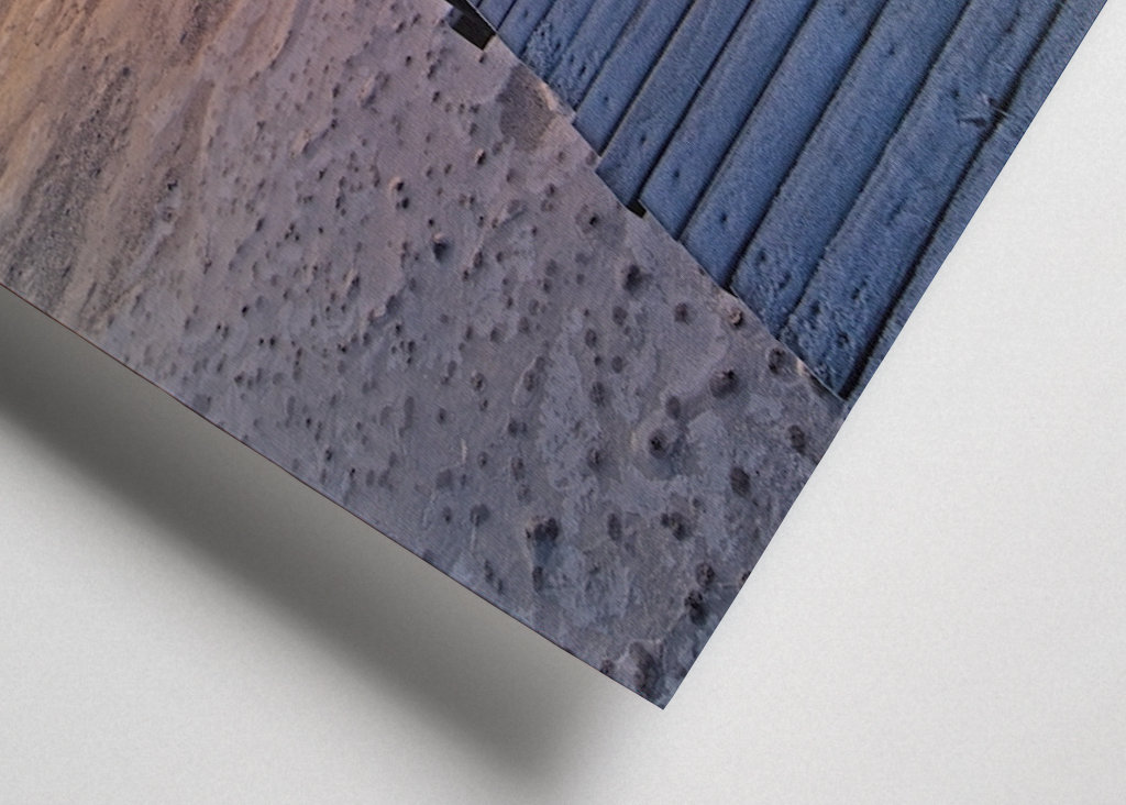 Brygga, dimma och soluppgång.