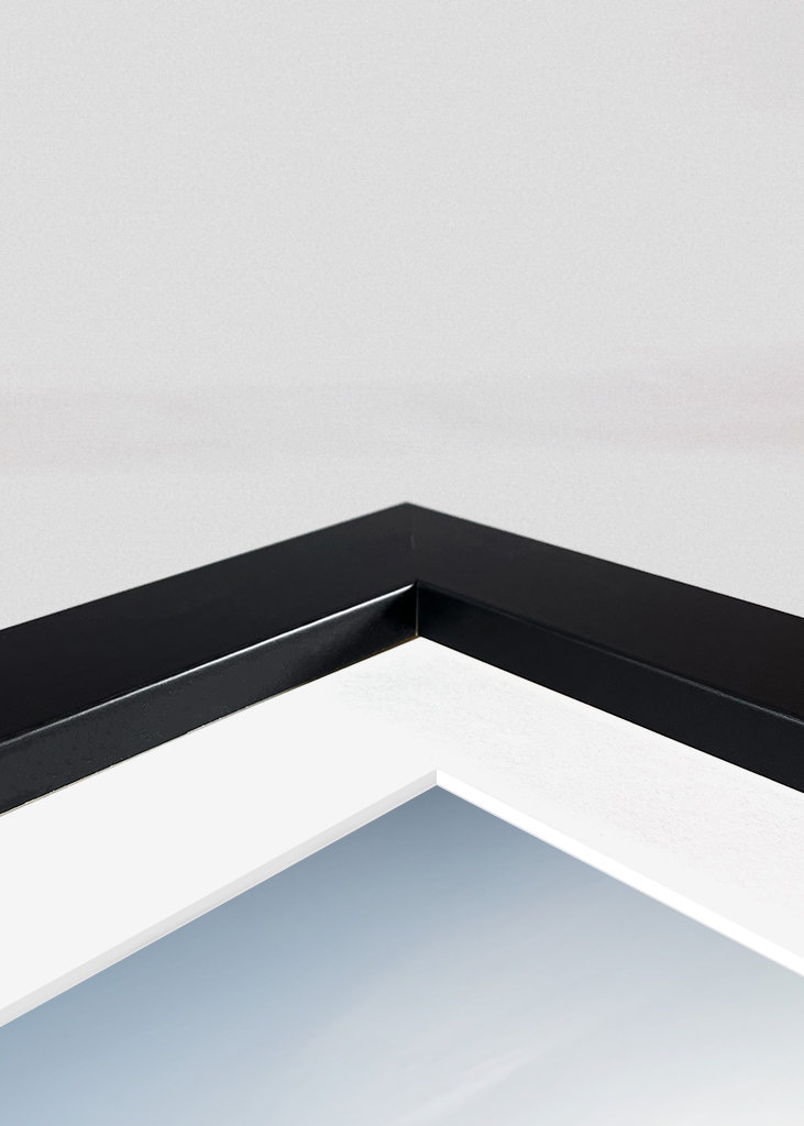 Sonniges Eis über eisbedecktem See