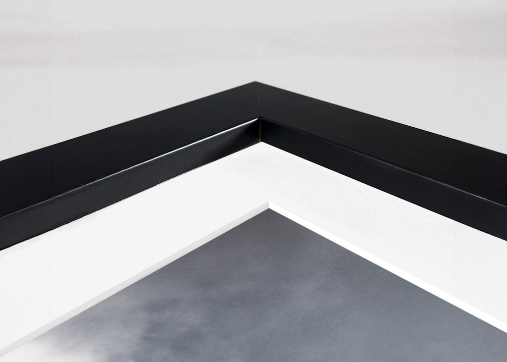 Rentiere hinter dem Schneerücken