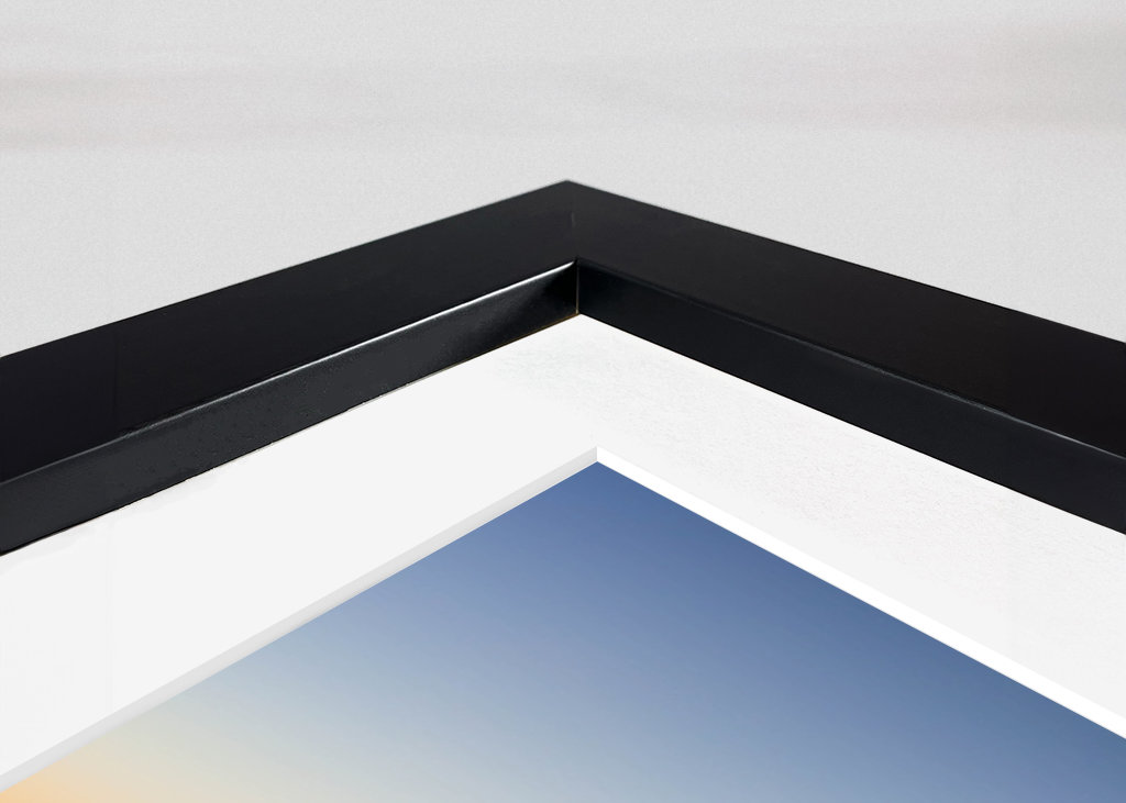 Západ slunce nad travnatým polem