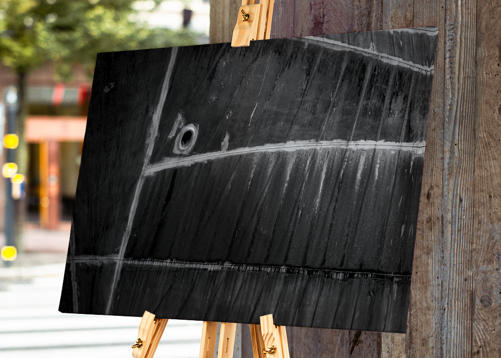 Scafo di una nave in un cantiere navale