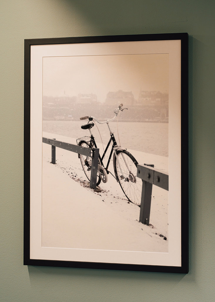 Retro fiets in de sneeuw