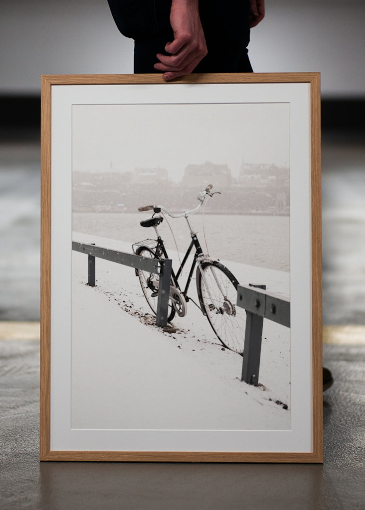 Retro fiets in de sneeuw