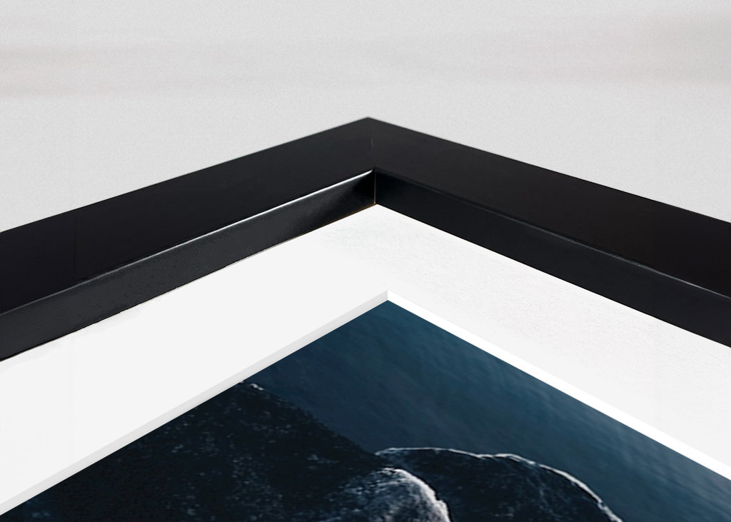 Iskolde klipper ved vand