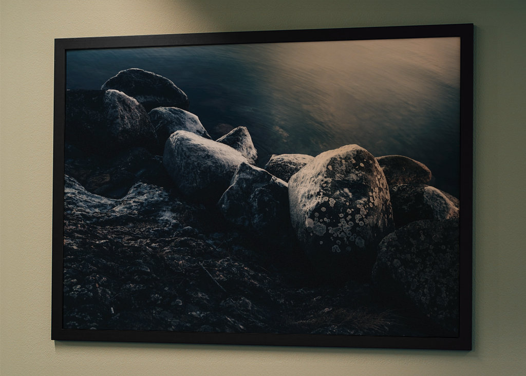 Iskolde klipper ved vand