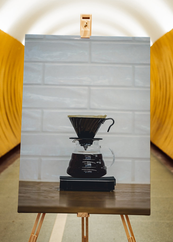 Filtrovaná káva na váze v kuchyni