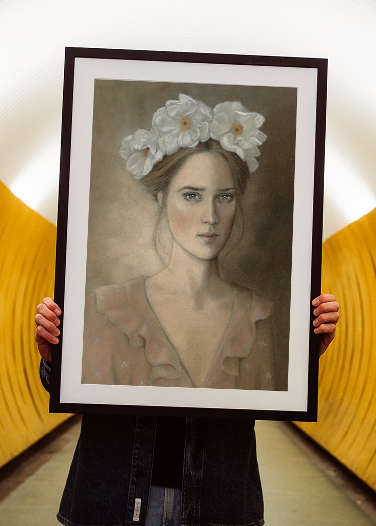 Dziewczyna z wieńcem kwiatowym