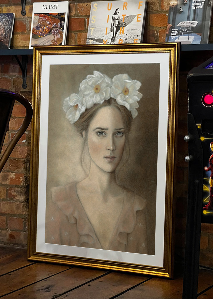 Dziewczyna z wieńcem kwiatowym