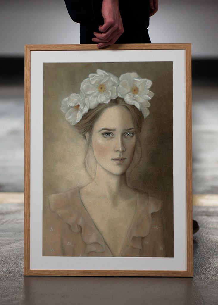 Dziewczyna z wieńcem kwiatowym