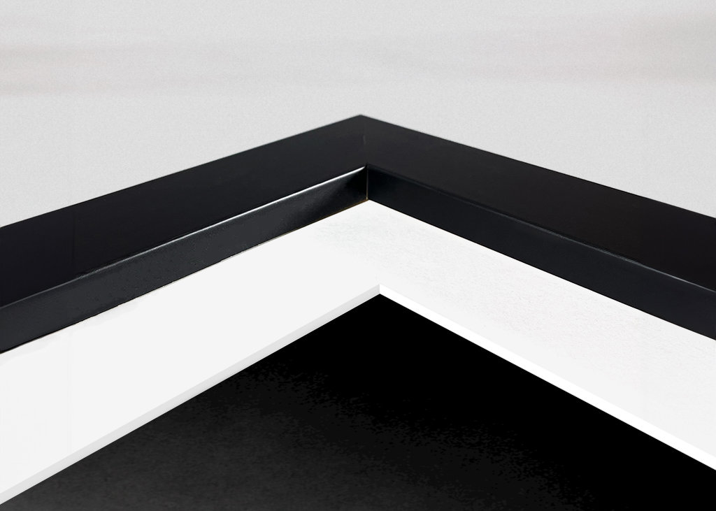 Losia krava s teľatami vo večernej hmle