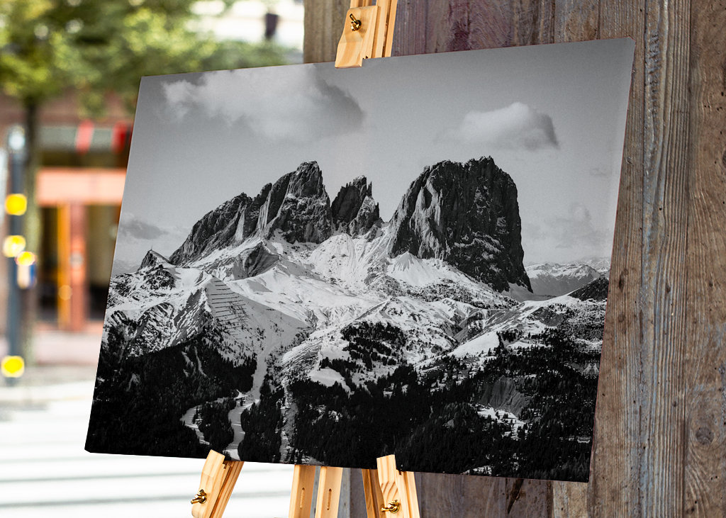 Dolomity v černé a bílé