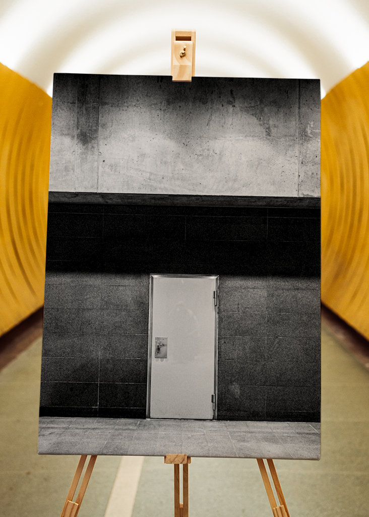 Parete in cemento con porta