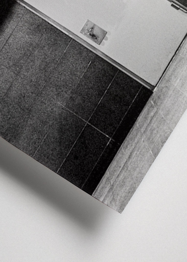 Parete in cemento con porta