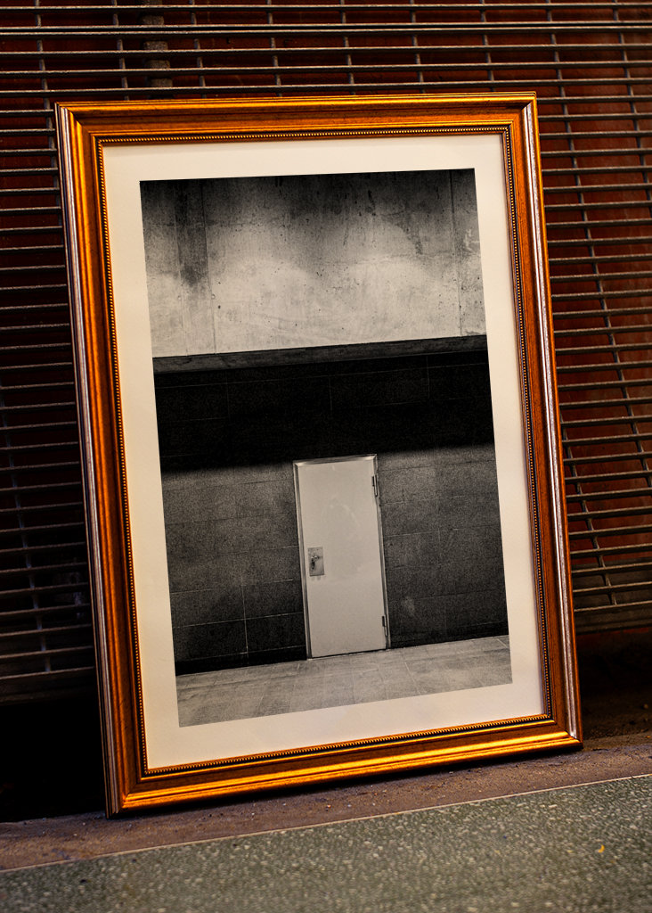 Parete in cemento con porta