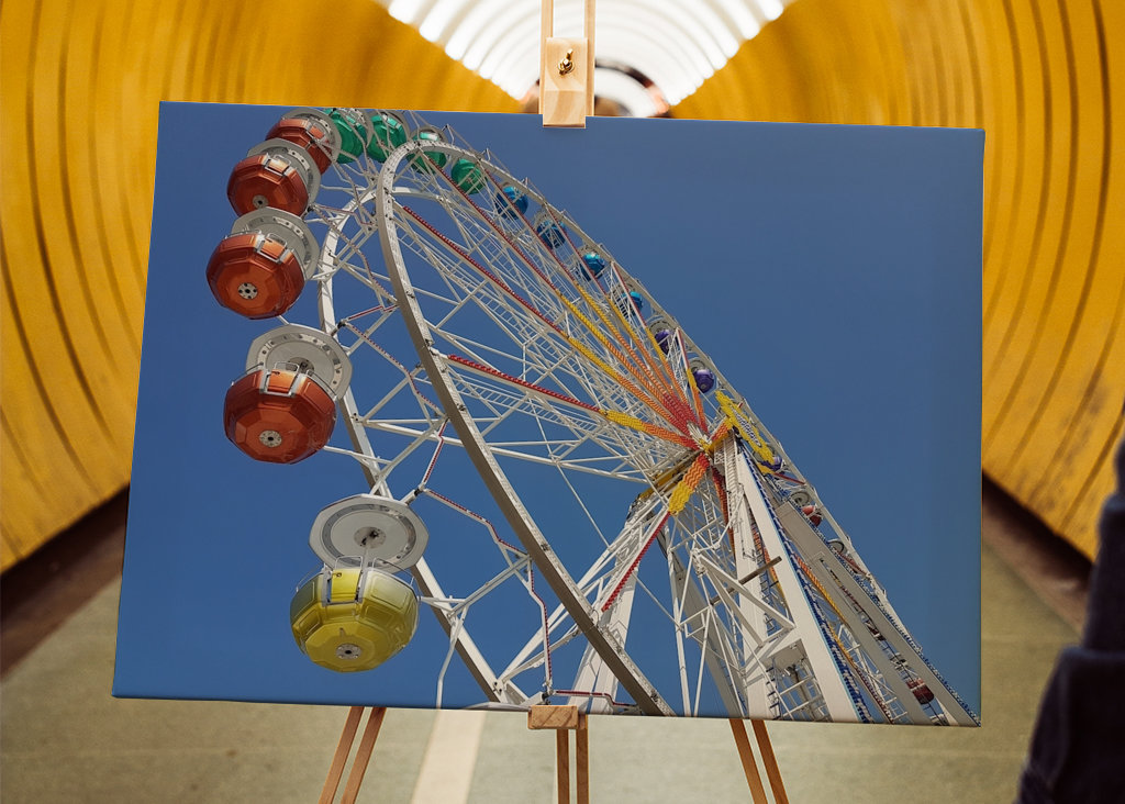 Riesenrad und strahlendes Blau
