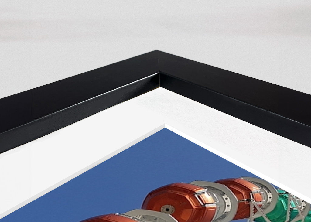 Riesenrad und strahlendes Blau