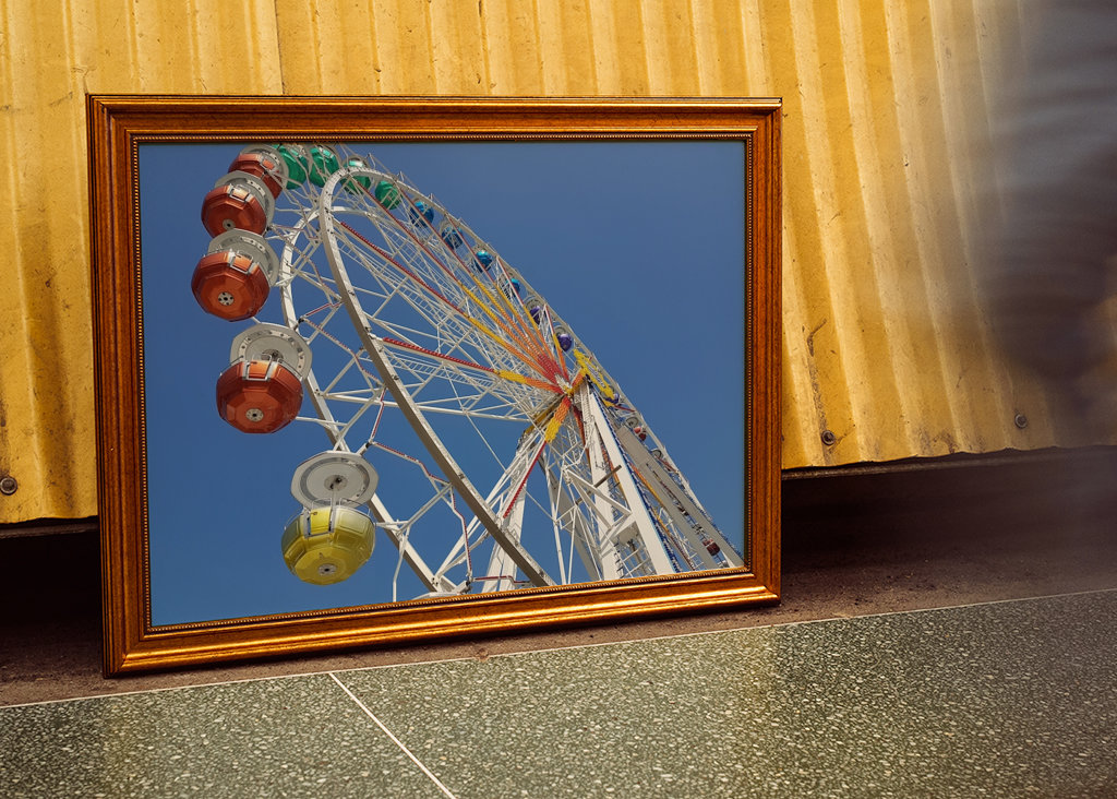 Riesenrad und strahlendes Blau