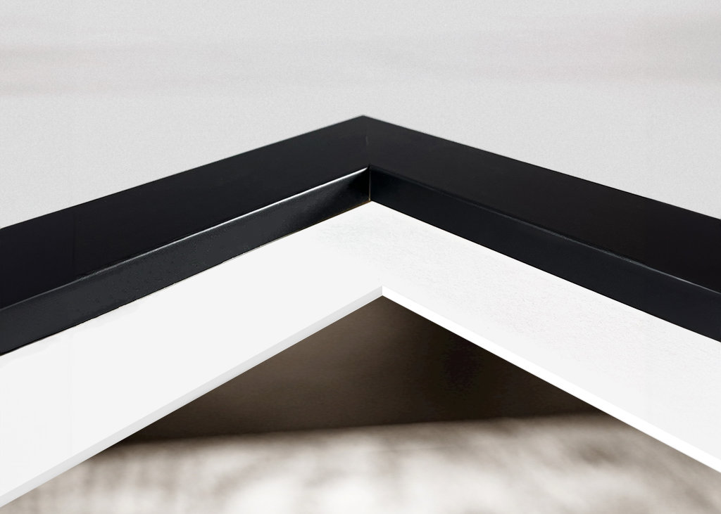 Bedjande händer över en bibel