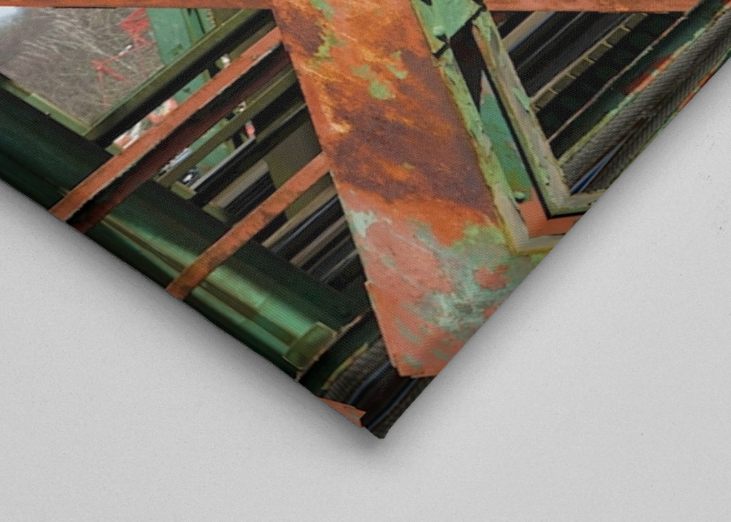 Rostige Eisenbahnbrücke