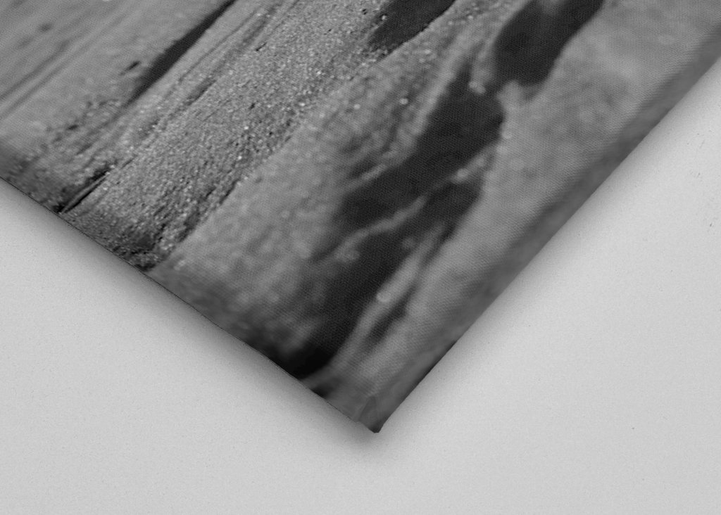 Pramen před hromadovým obydlím