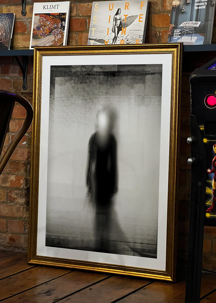 Black and white figure nr3