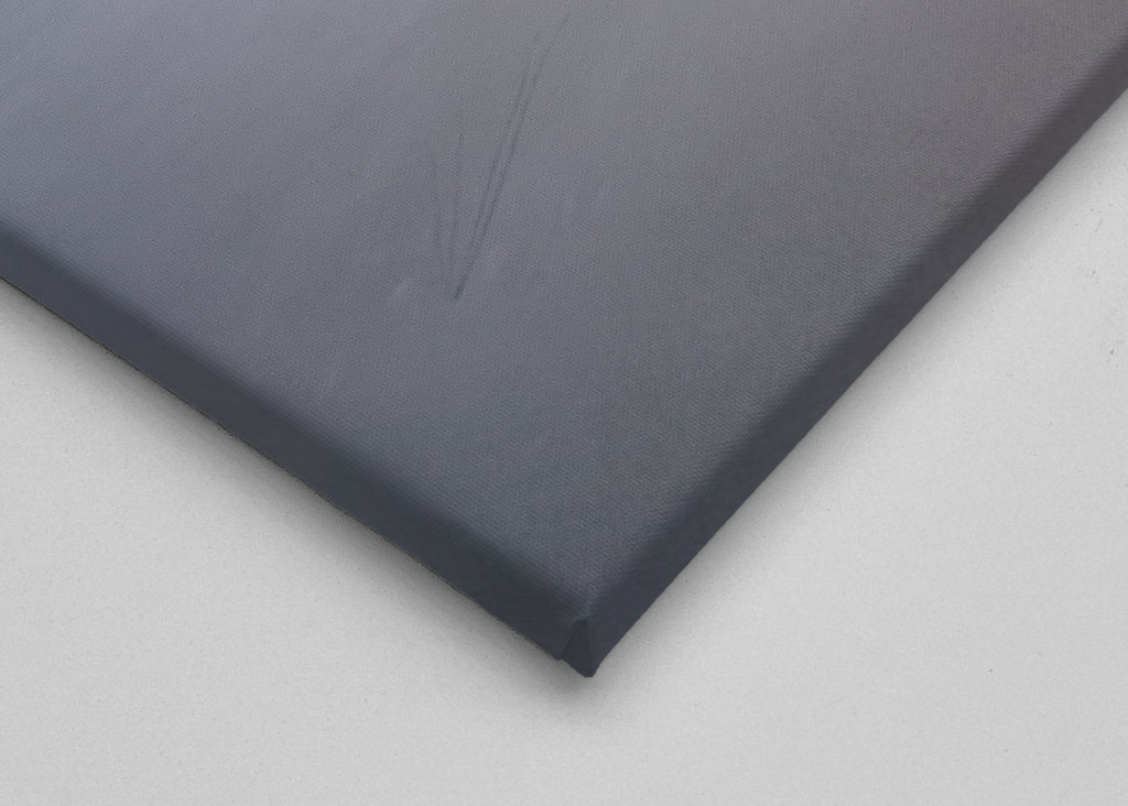 Holzstangen am Strand