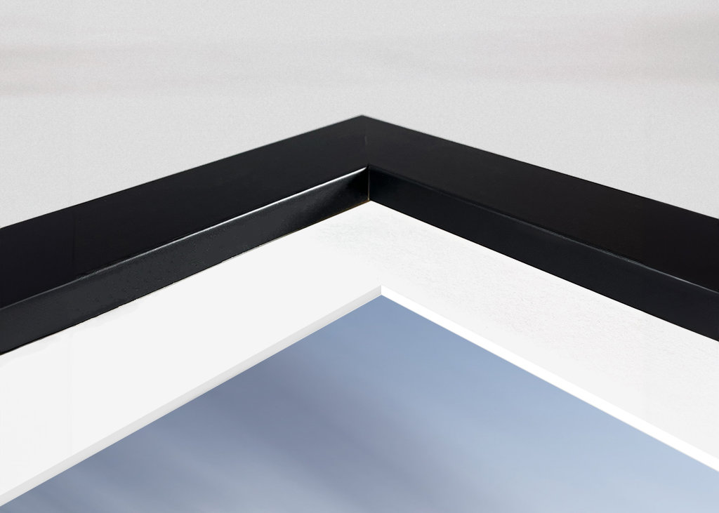 Holzstangen am Strand