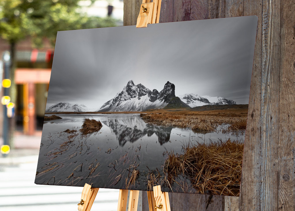 Bergkette mit Spiegelung