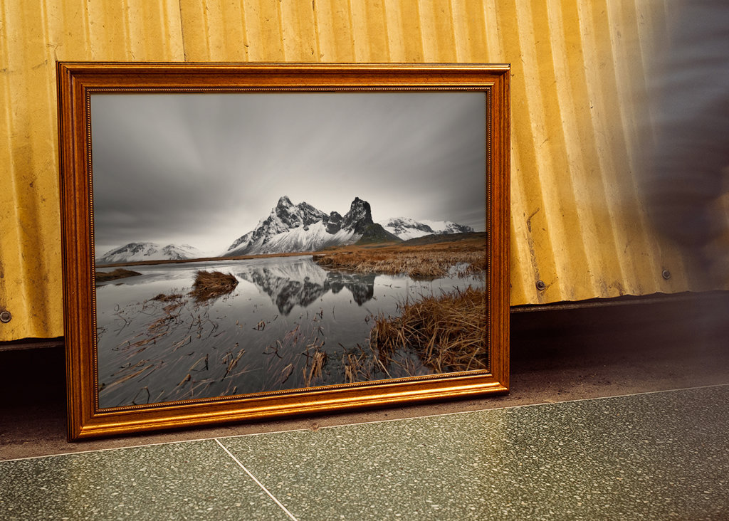 Bergkette mit Spiegelung