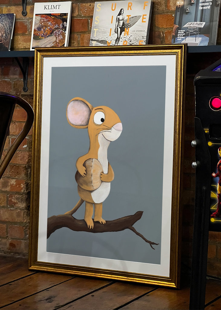 Kleine schattige muis