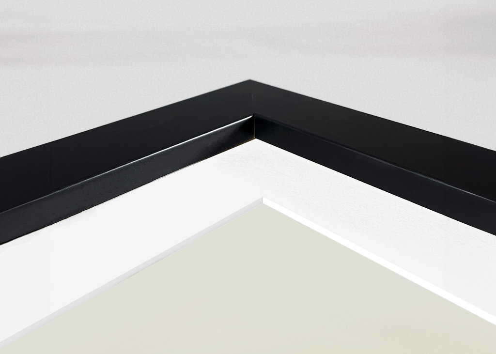 Avokádo na kuchyňském stole