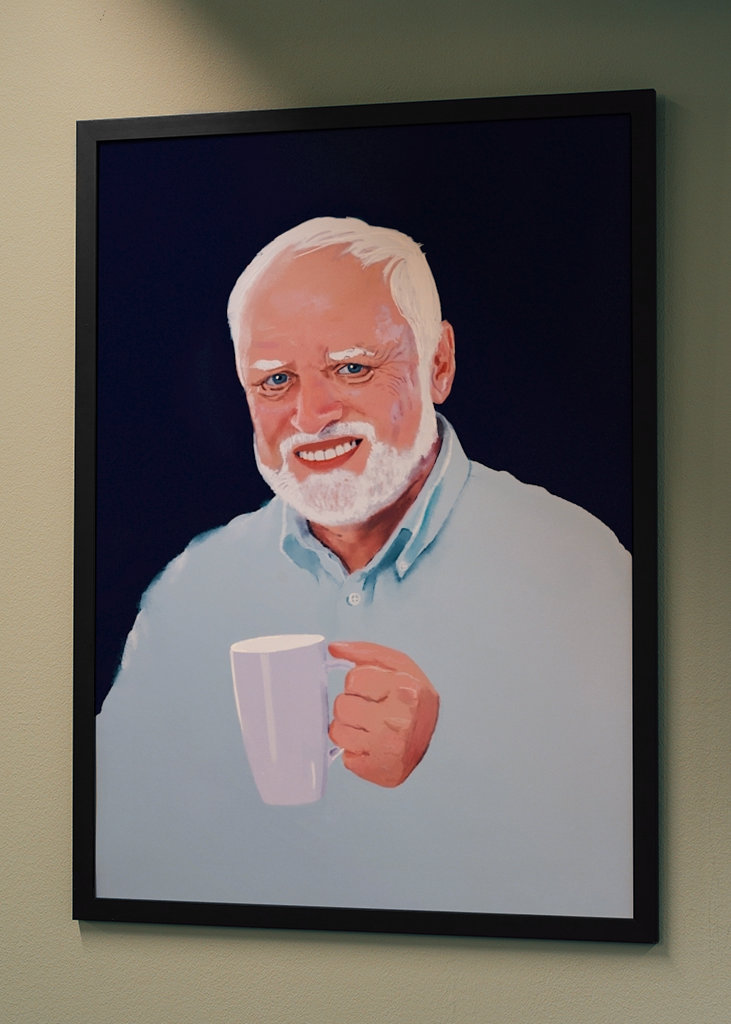 Hide the pain Harold - Meme 