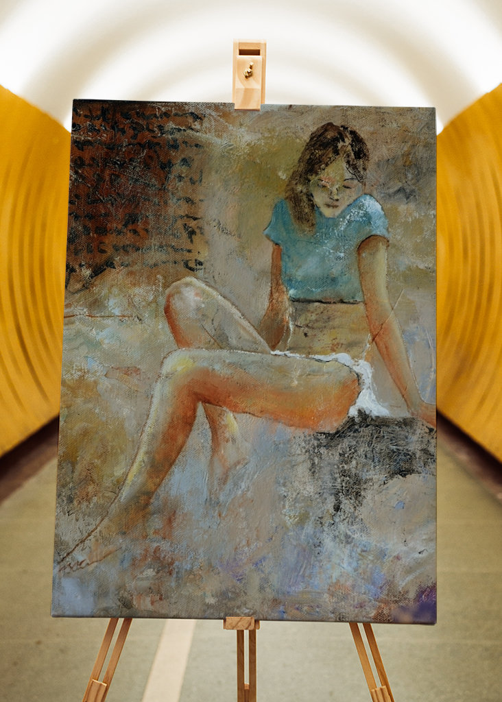 Giovane ragazza seduta