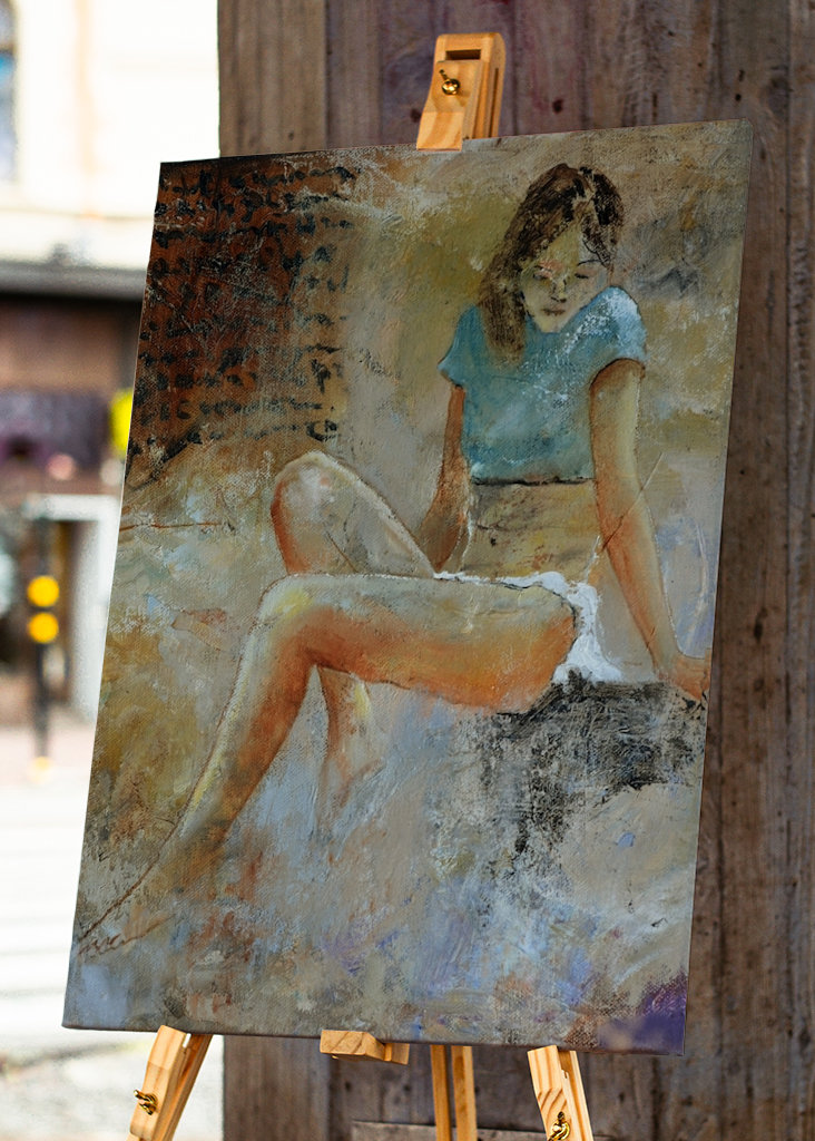 Giovane ragazza seduta