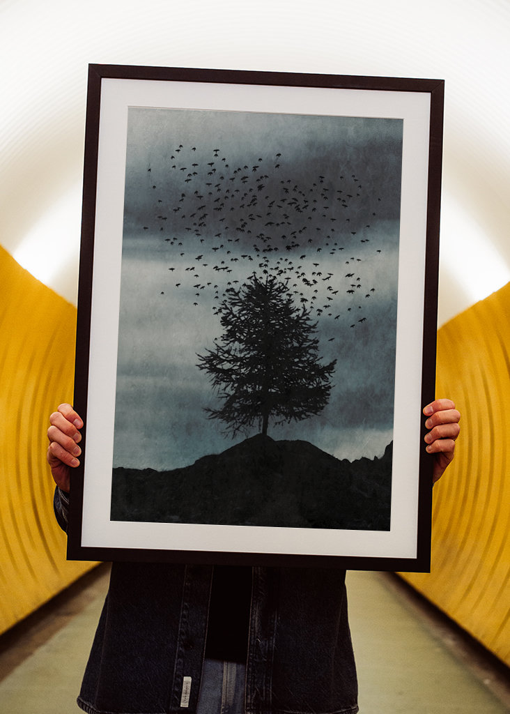 Baum und Vogelschwarm