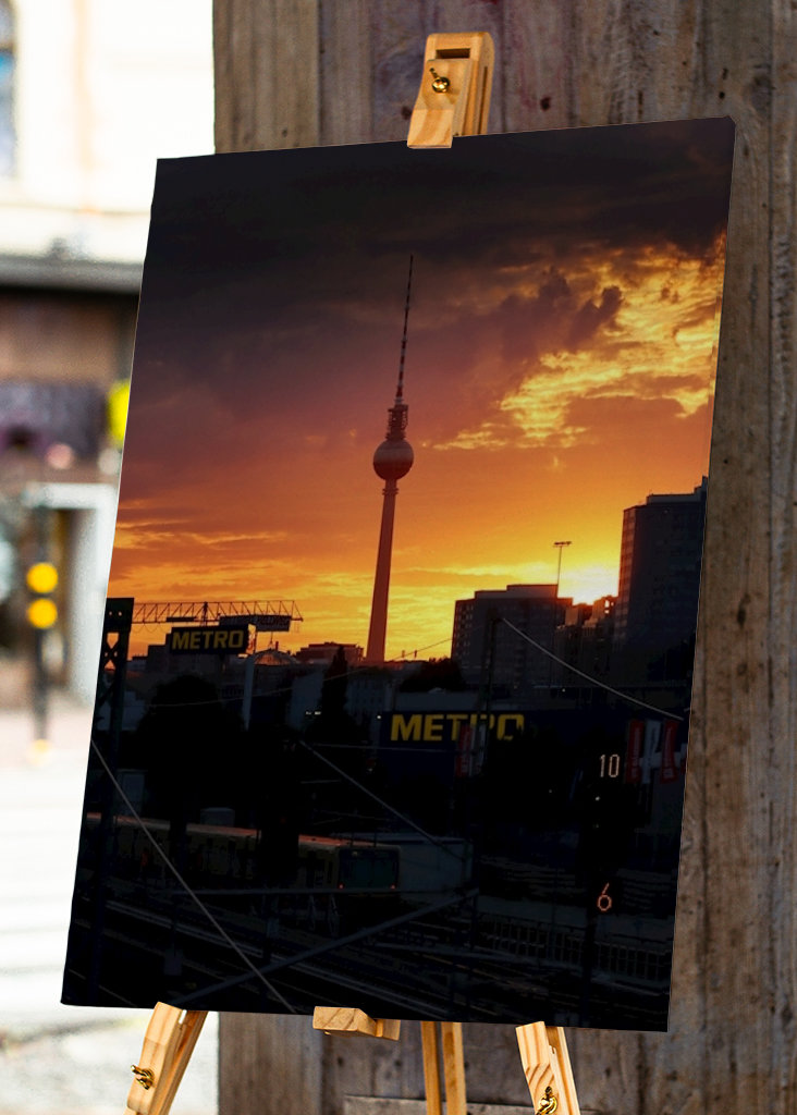 Berlínská televizní věž při západu slunce