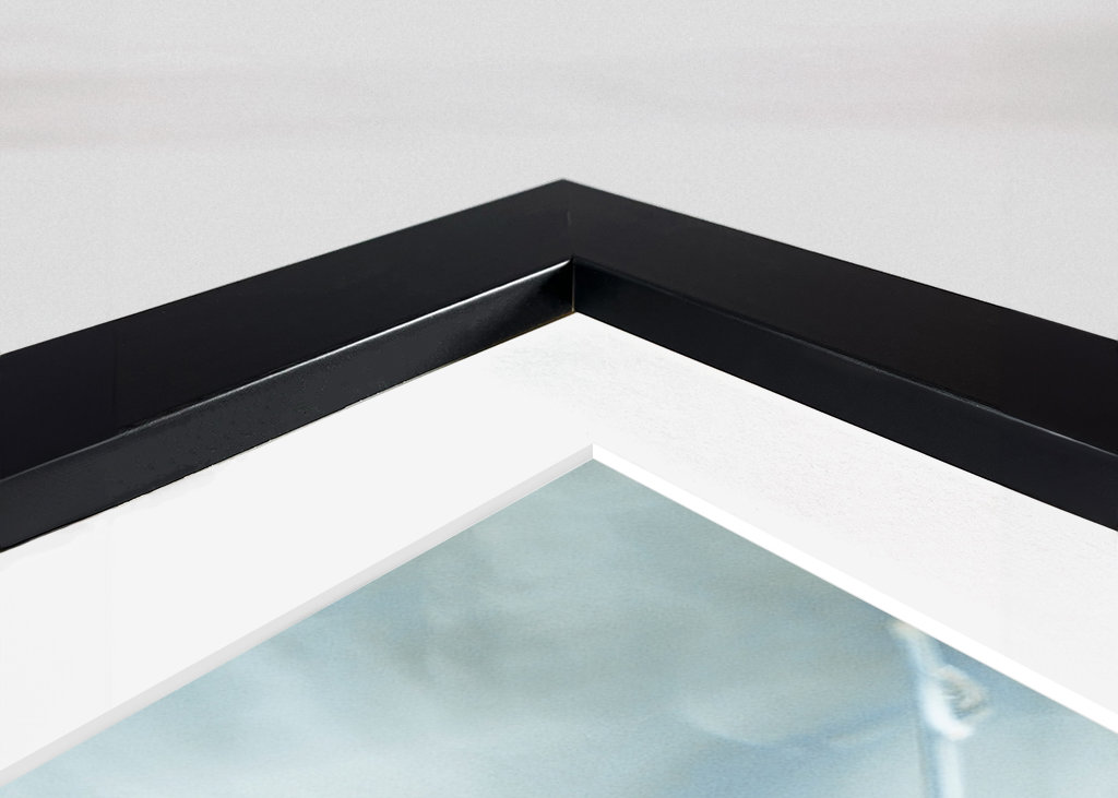 Si petit que nous sommes presque à l’écart