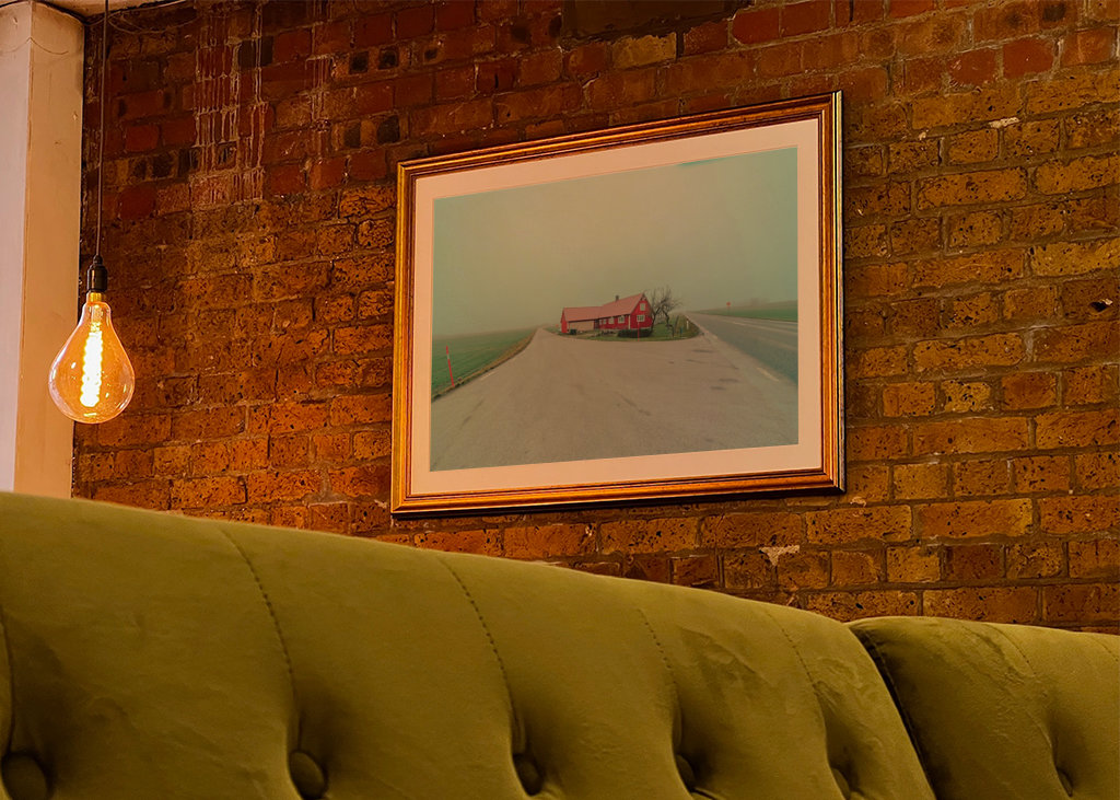 Iørefaldende rødt hus