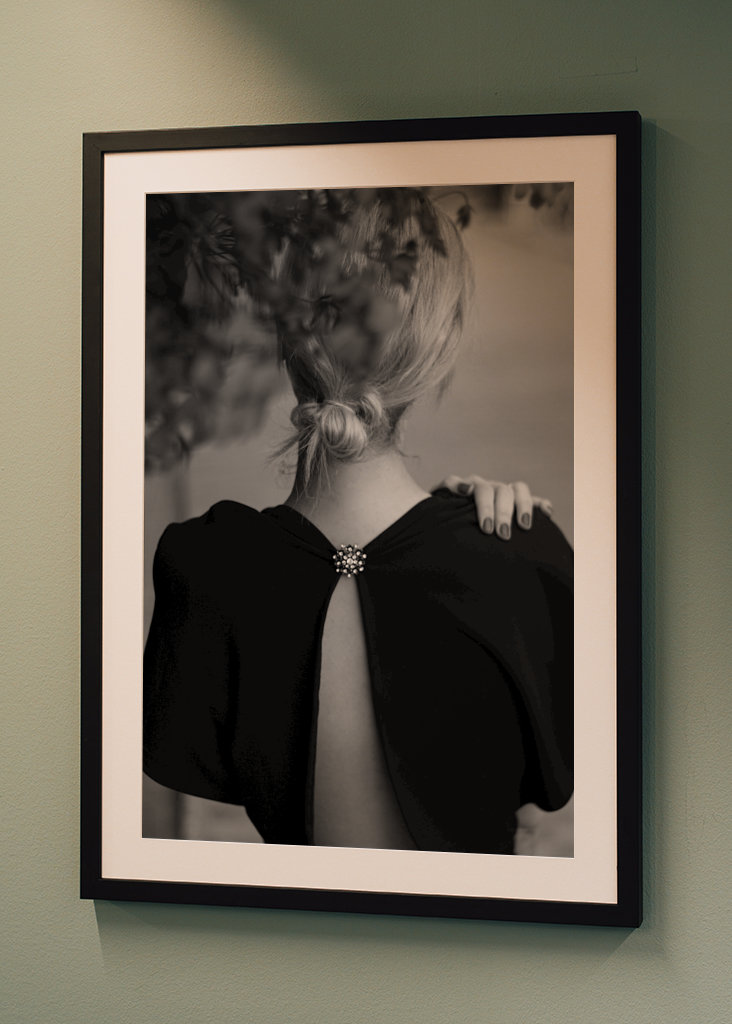 Detaljer om en klänning och kvinna